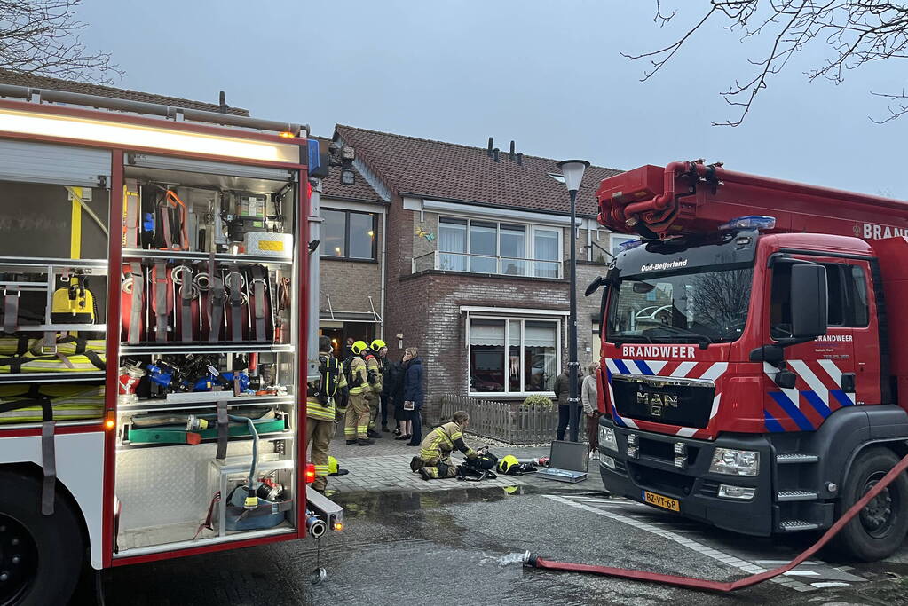 Persoon gewond bij flinke woningbrand