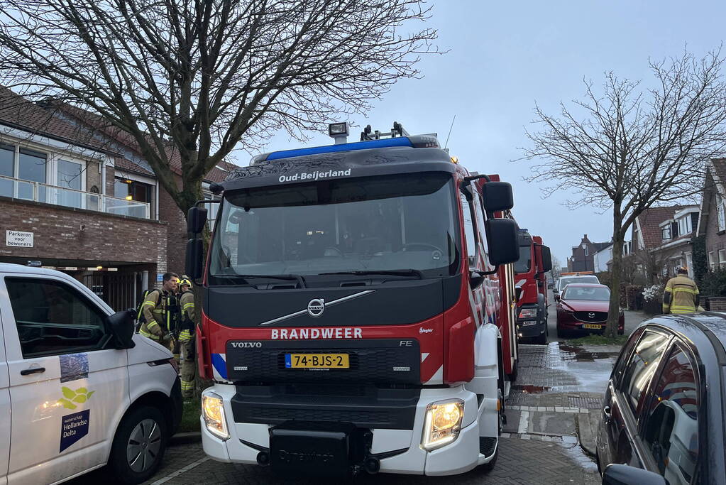 Persoon gewond bij flinke woningbrand