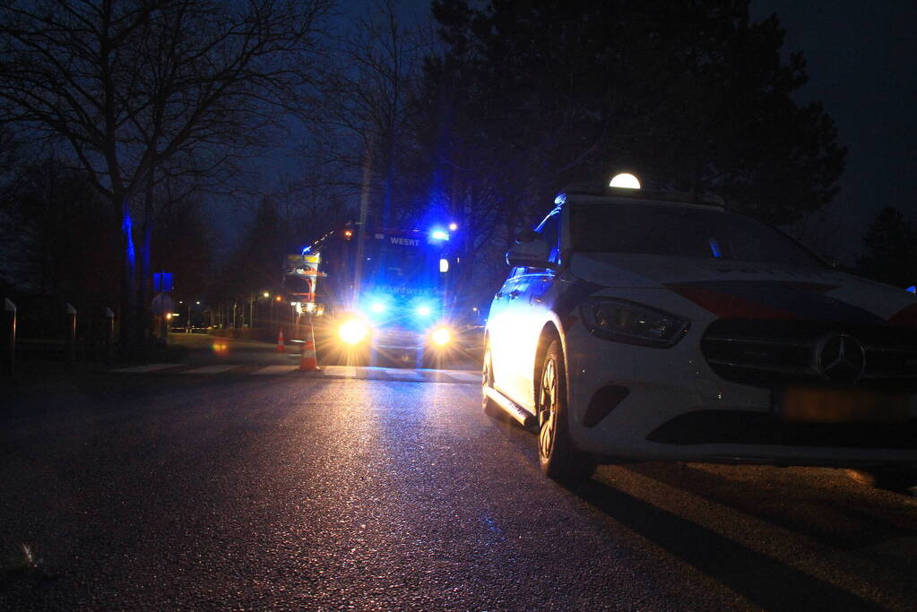 Kind vast in machine van speelhal