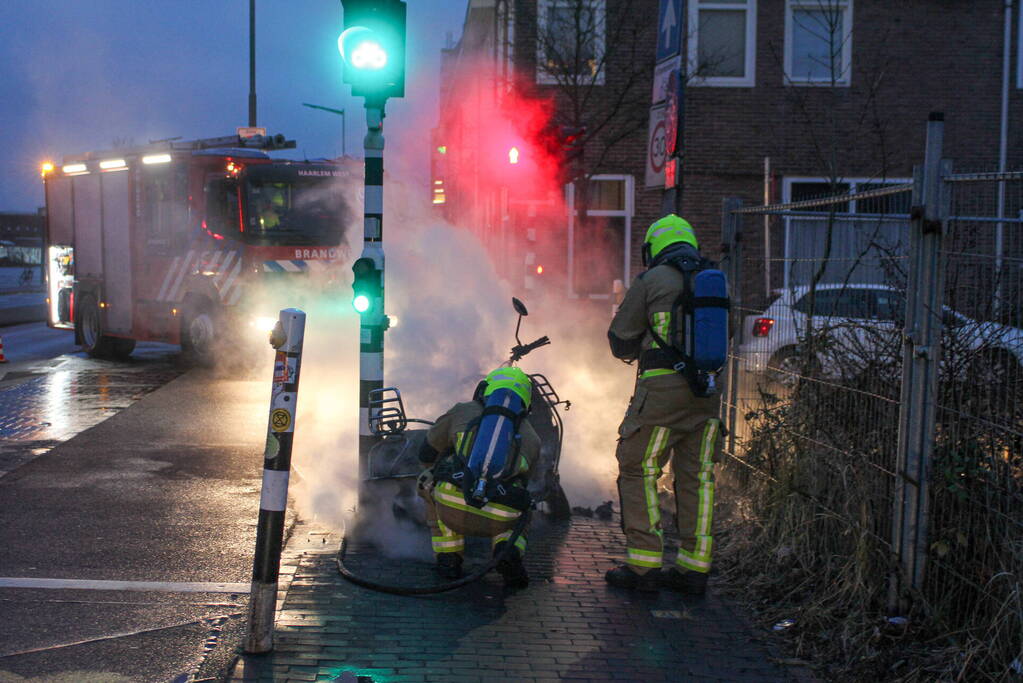 Scooter brandt volledig af