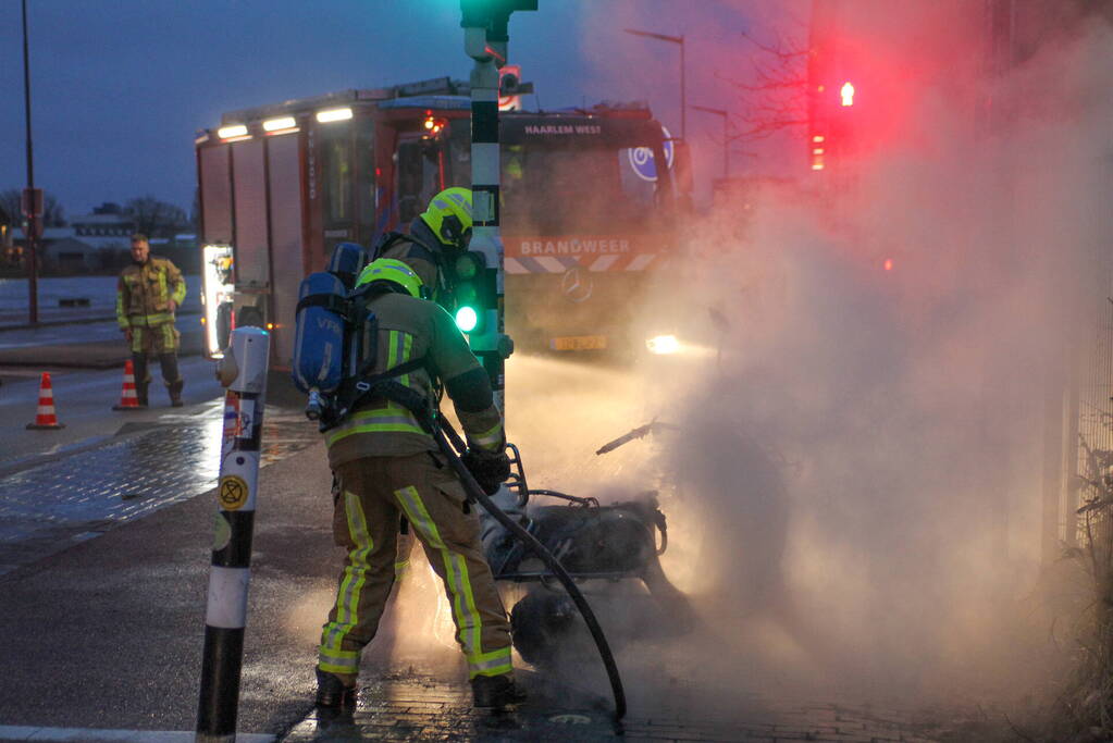 Scooter brandt volledig af
