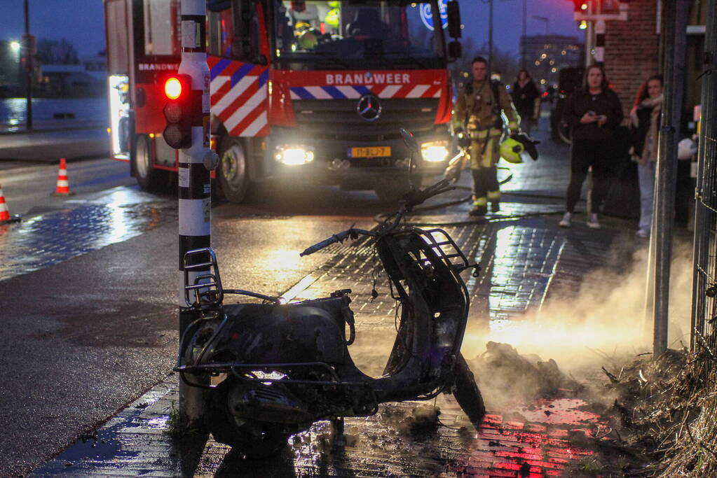 Scooter brandt volledig af
