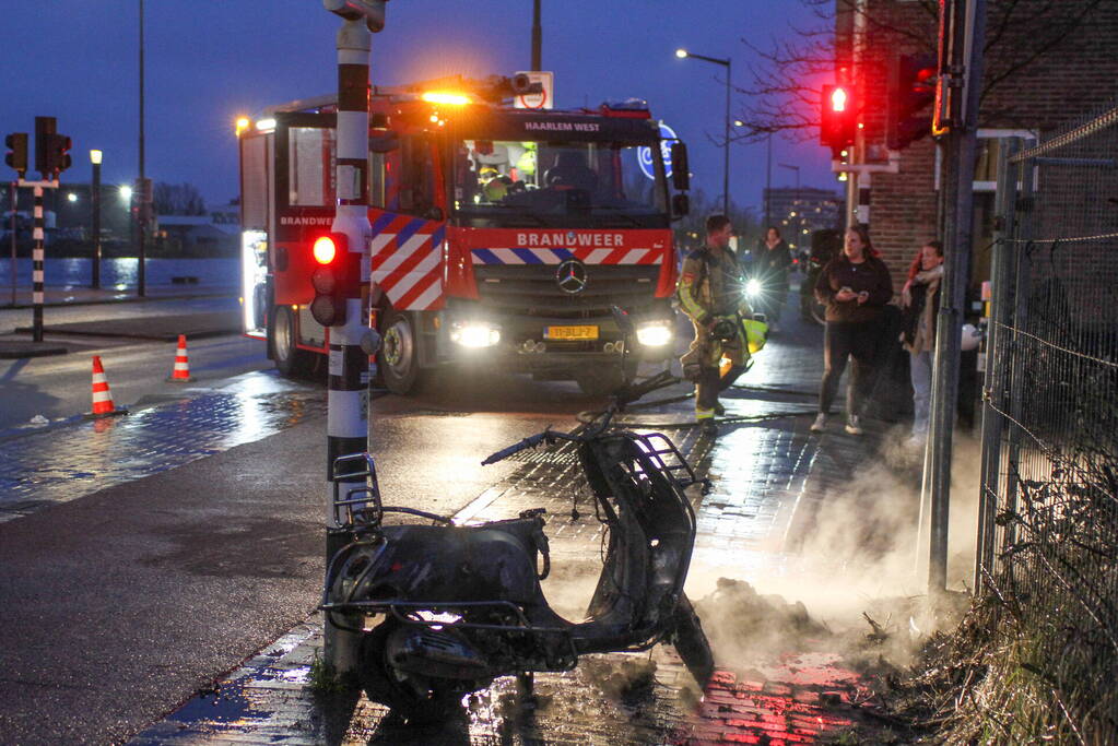 Scooter brandt volledig af
