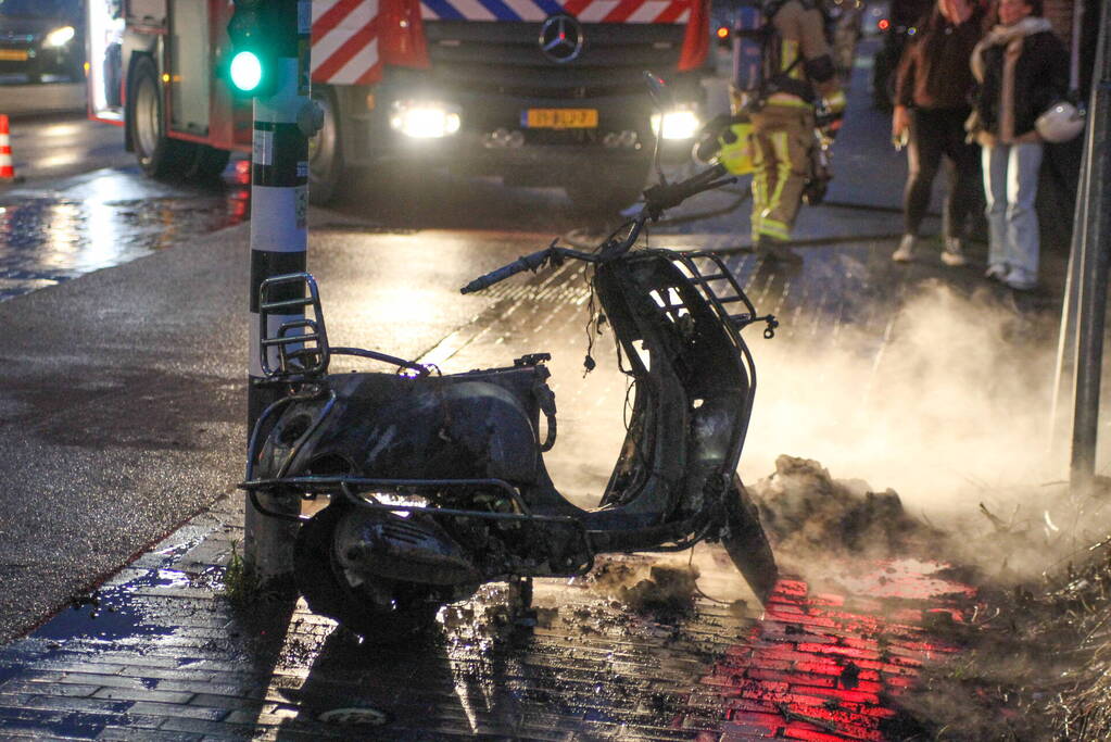 Scooter brandt volledig af