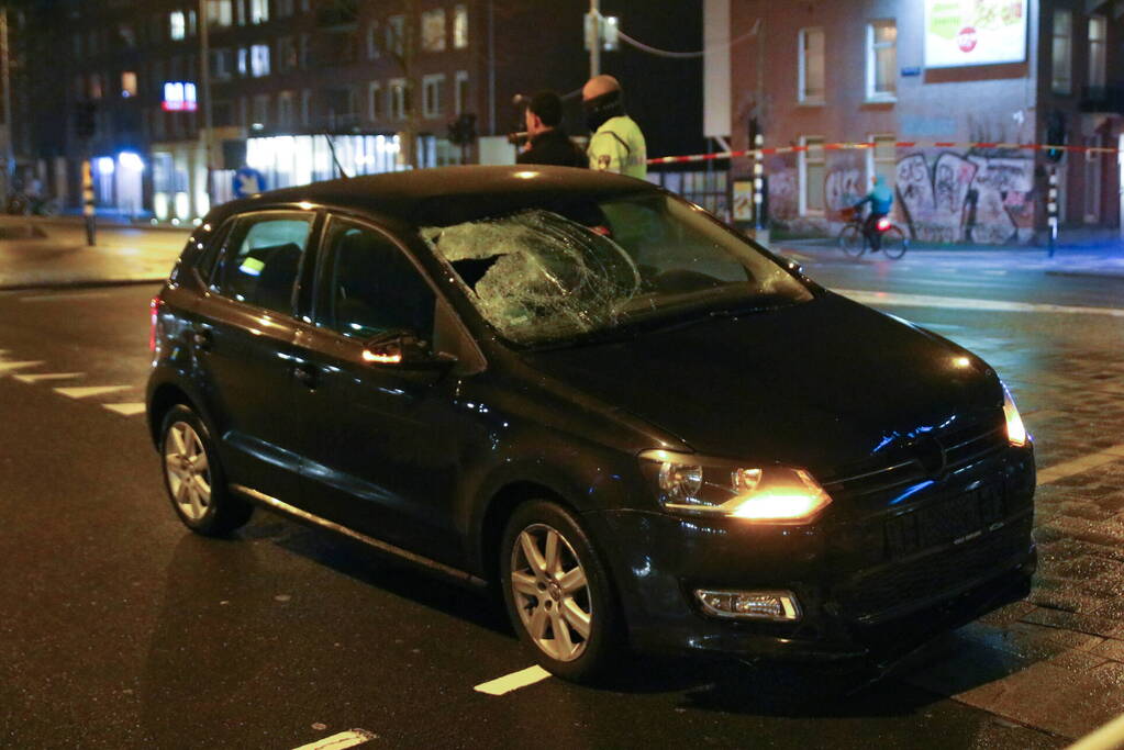 Persoon gewond na harde botsing met auto