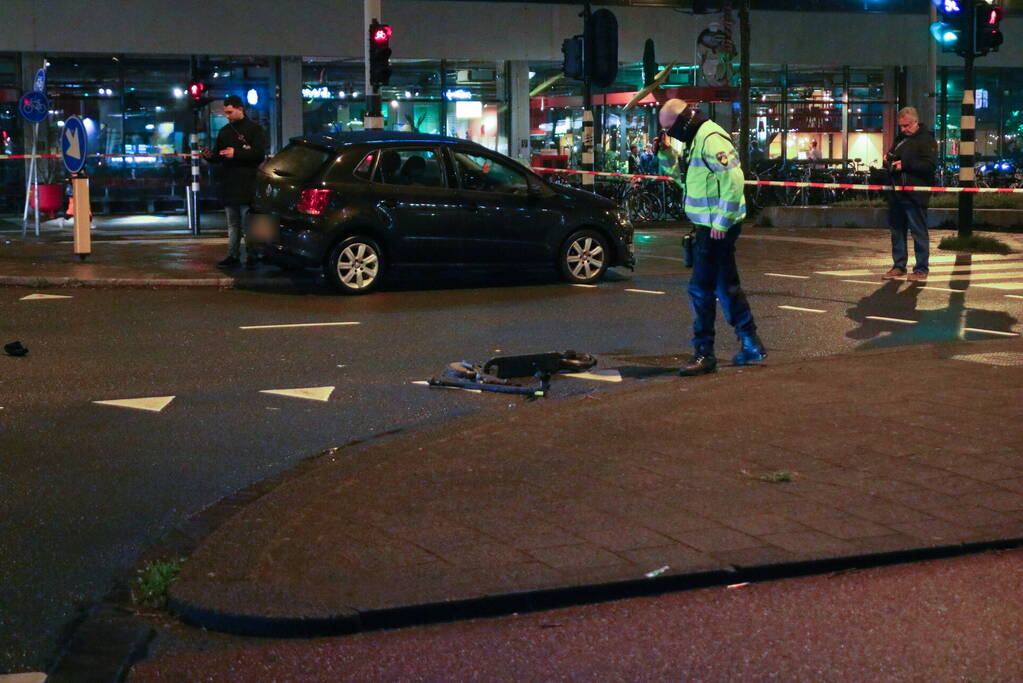 Persoon gewond na harde botsing met auto