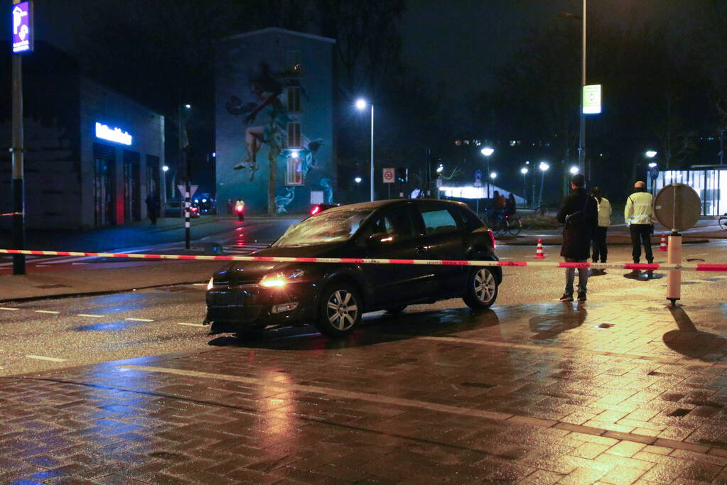 Persoon gewond na harde botsing met auto