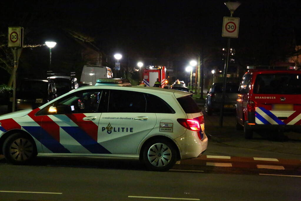 Brandweer spoelt riool na brandstof lucht