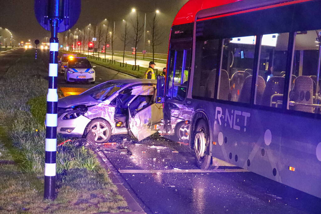 Lijnbus en auto betrokken bij aanrijding