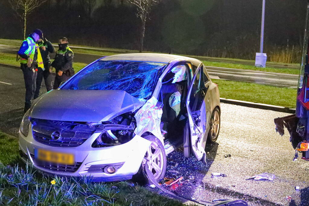 Lijnbus en auto betrokken bij aanrijding