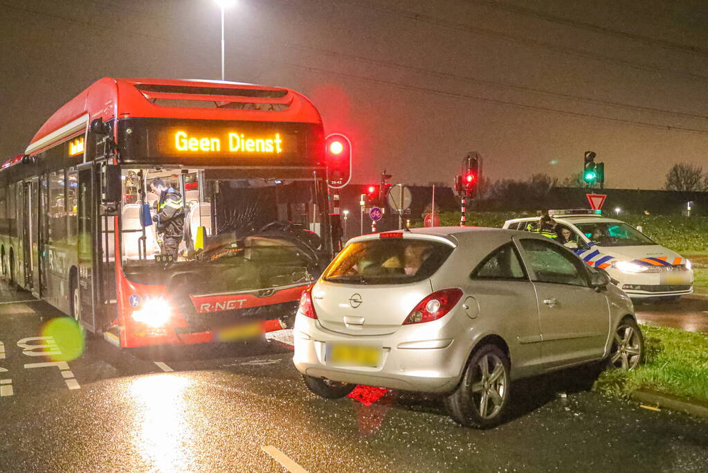 Lijnbus en auto betrokken bij aanrijding