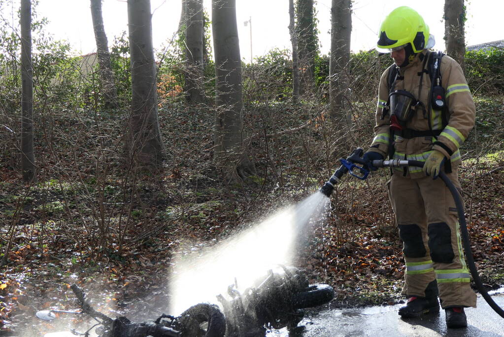 Scooter volledig uitgebrand