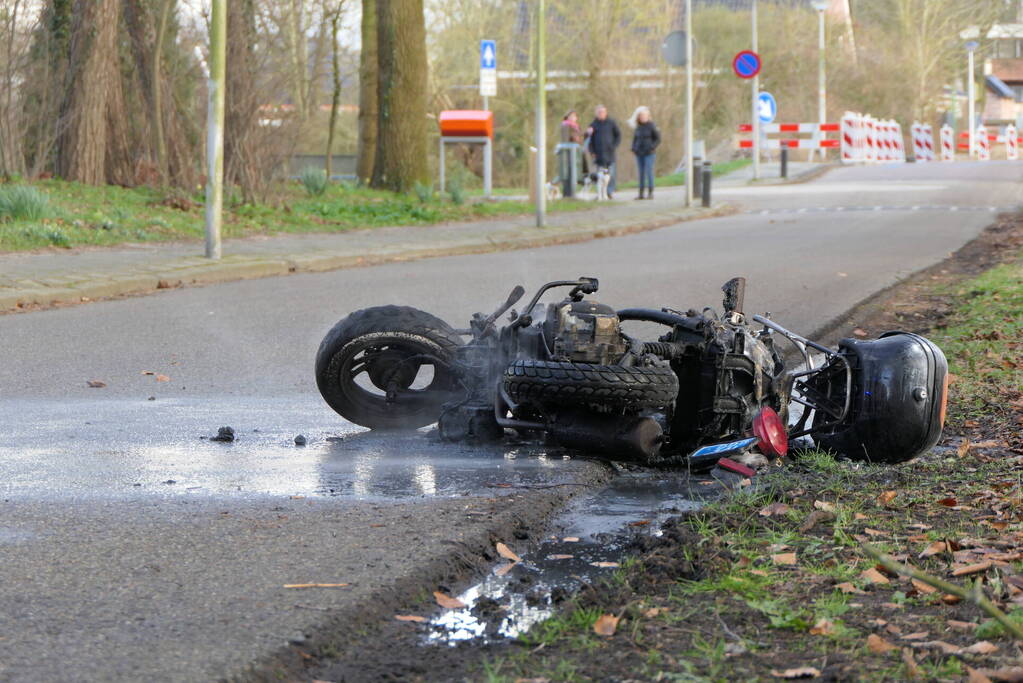 Scooter volledig uitgebrand