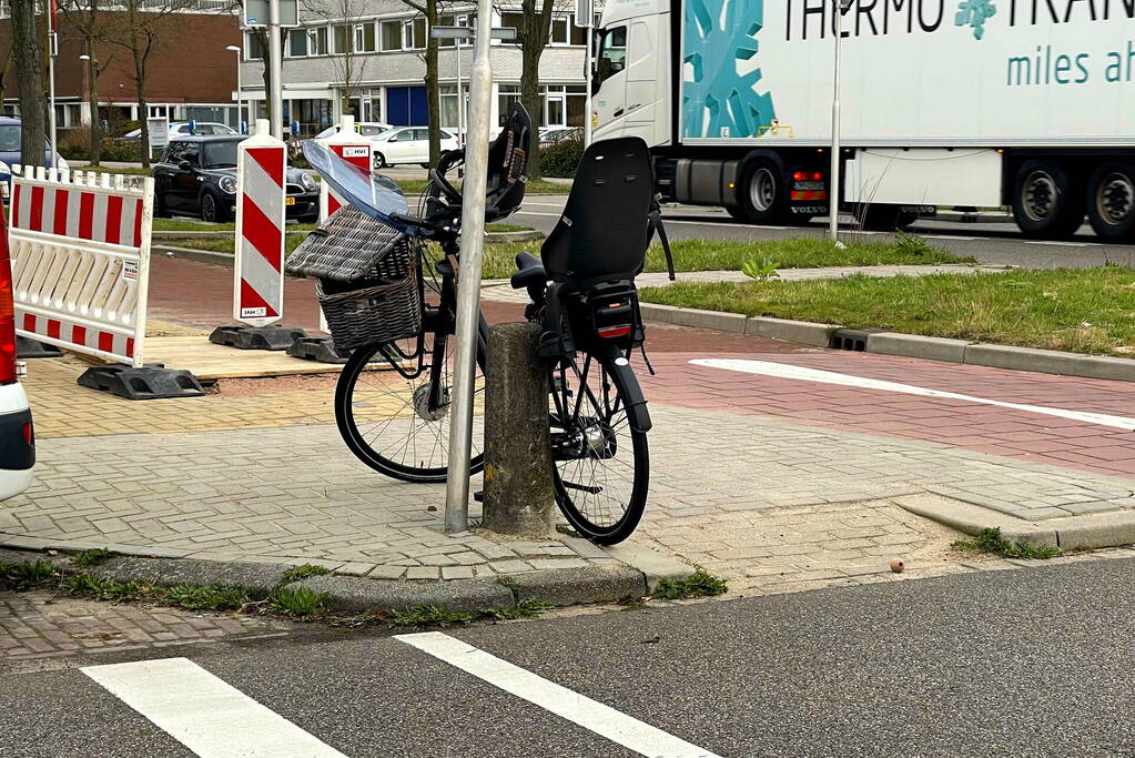 Fietser gewond bij aanrijding met bestelwagen