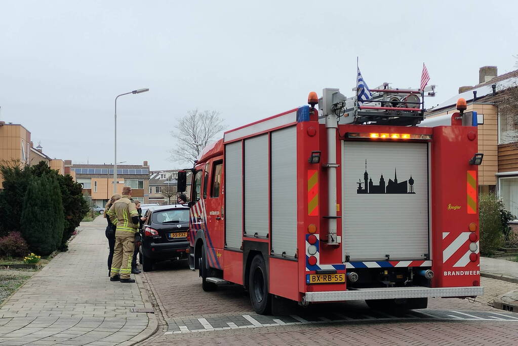 Brandweer doet onderzoek naar gaslucht in woning