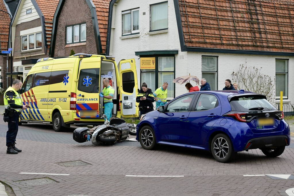 Man op scooter aangereden door automobiliste
