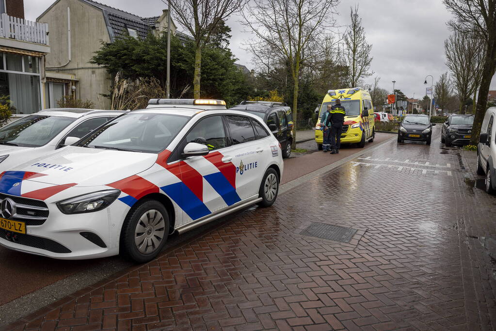 Fietser gewond door passerende auto