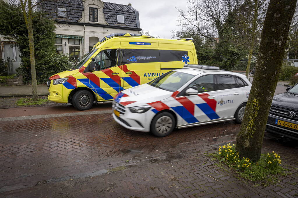 Fietser gewond door passerende auto