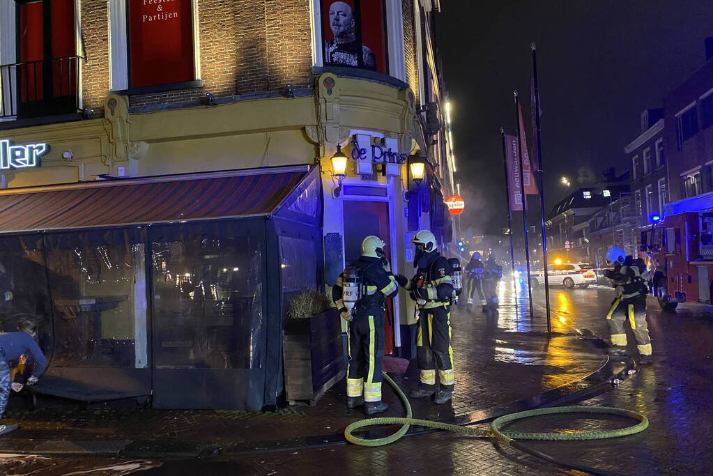 Veel rook bij brand in cafe