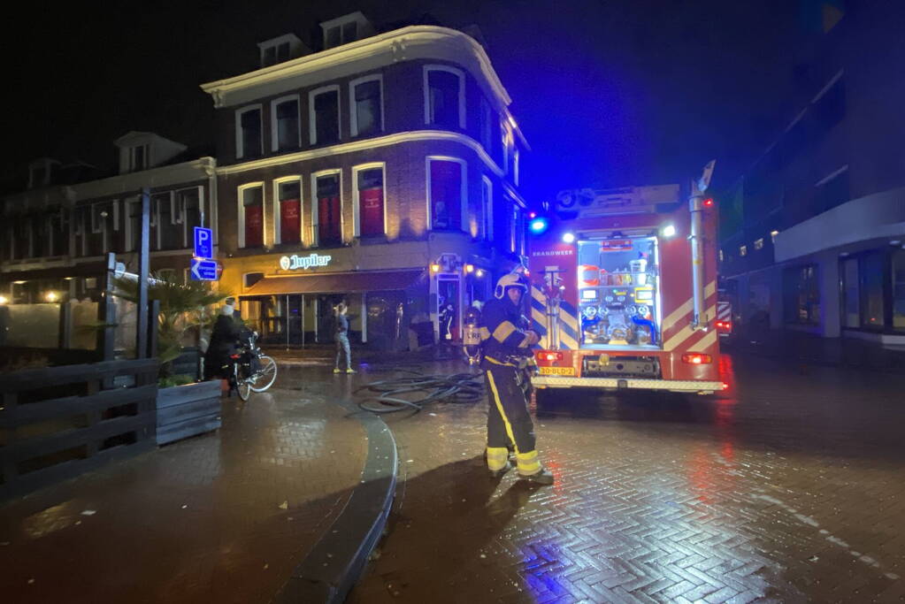 Veel rook bij brand in cafe