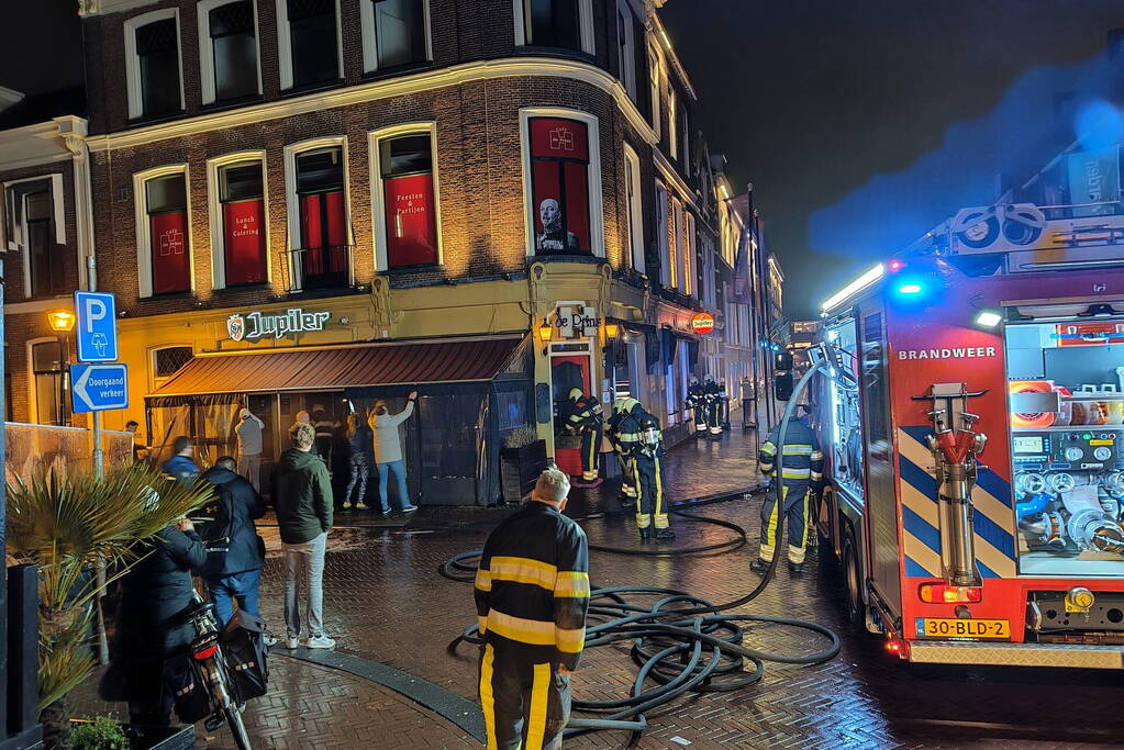 Veel rook bij brand in cafe