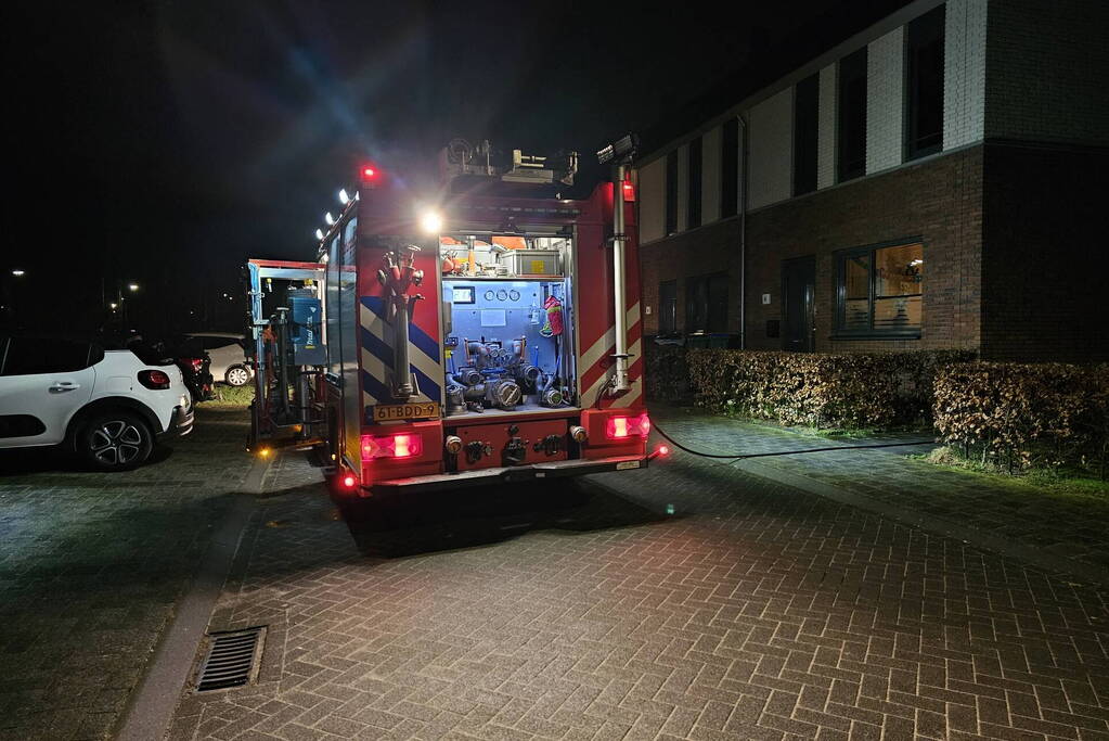 Brand in schuur achter woning