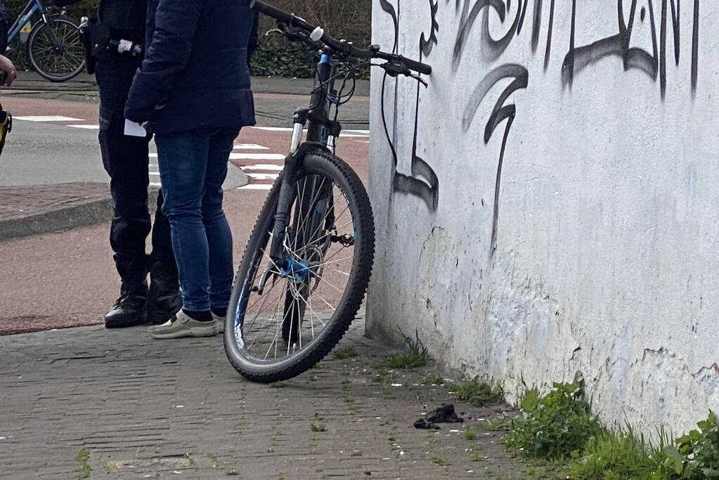 Voorwiel fiets in de kreukels bij botsing