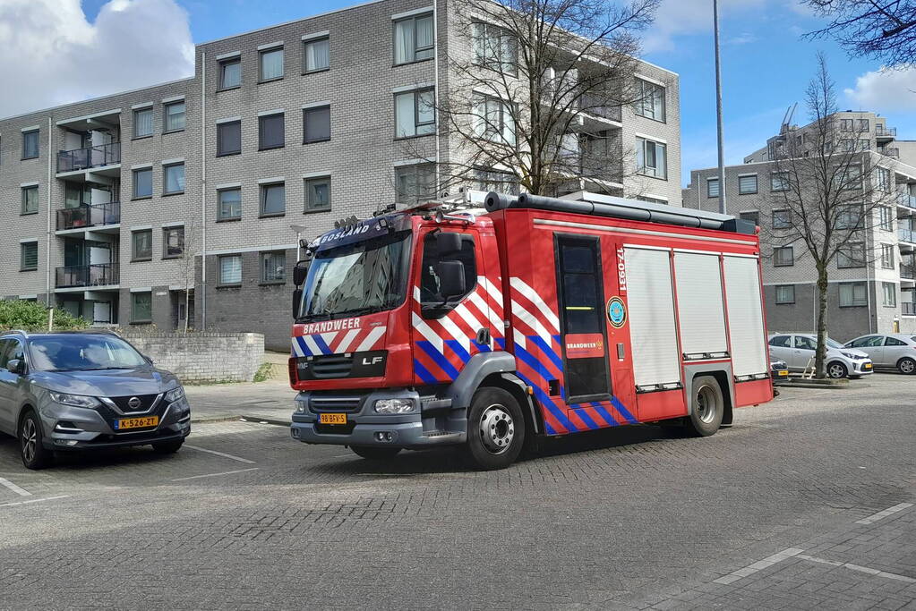 Brandweer beukt deur in na waterlekkage