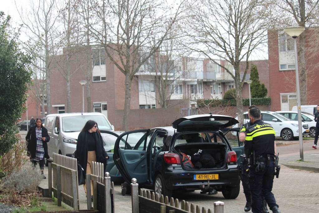 Politie trekt vuurwapen bij aanhoudingen na steekpartij