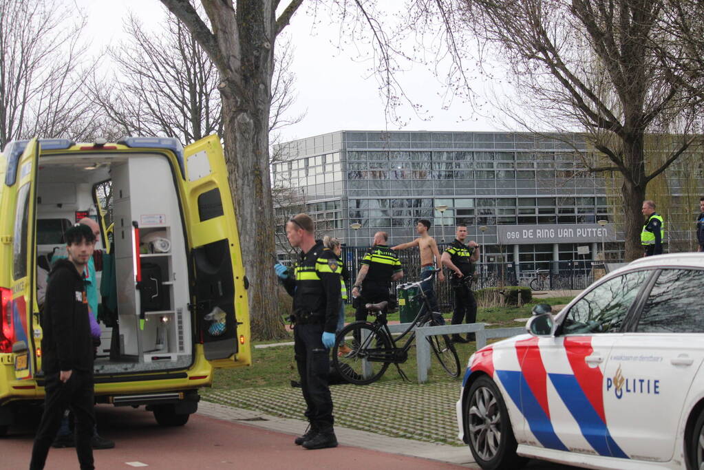 Politie trekt vuurwapen bij aanhoudingen na steekpartij