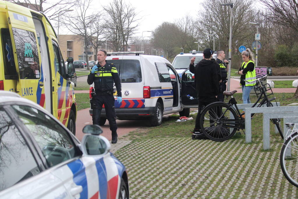 Politie trekt vuurwapen bij aanhoudingen na steekpartij