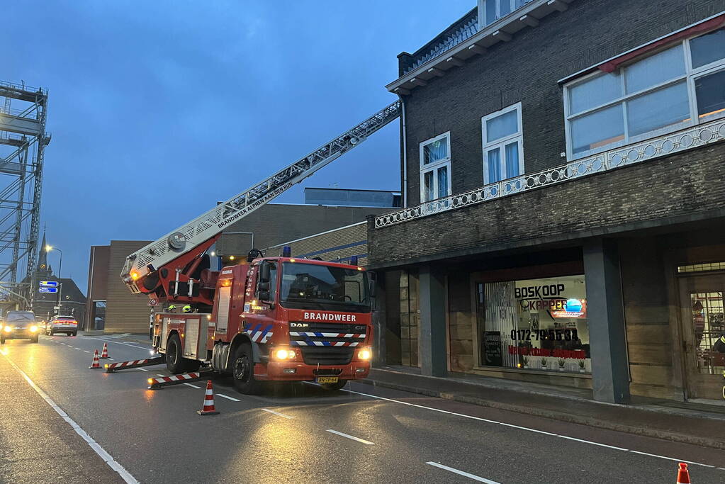Dakpannen dreigen op weg te vallen