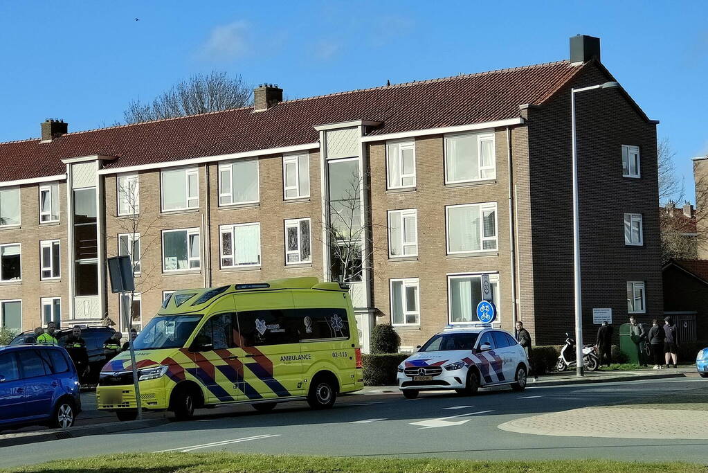 Fietsster en automobilist botsen met elkaar