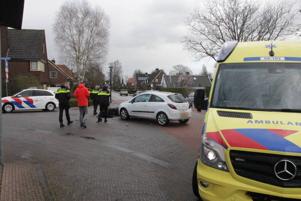 Scooterrijder gewond bij harde botsing met auto