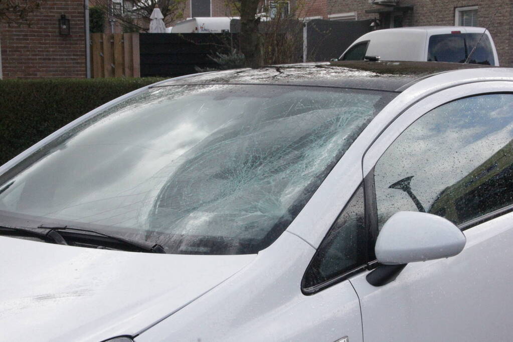 Scooterrijder gewond bij harde botsing met auto