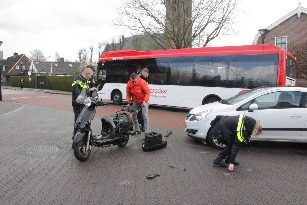 Scooterrijder gewond bij harde botsing met auto
