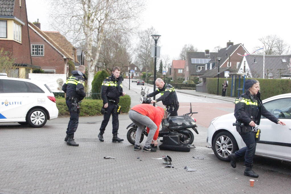 Scooterrijder gewond bij harde botsing met auto
