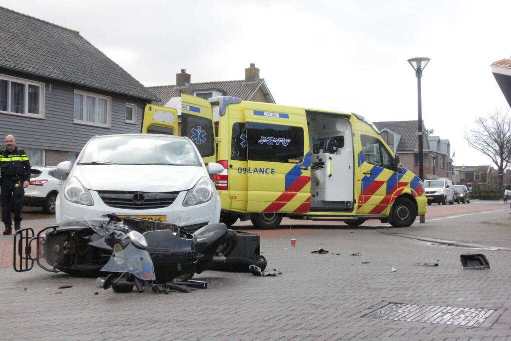 Scooterrijder gewond bij harde botsing met auto