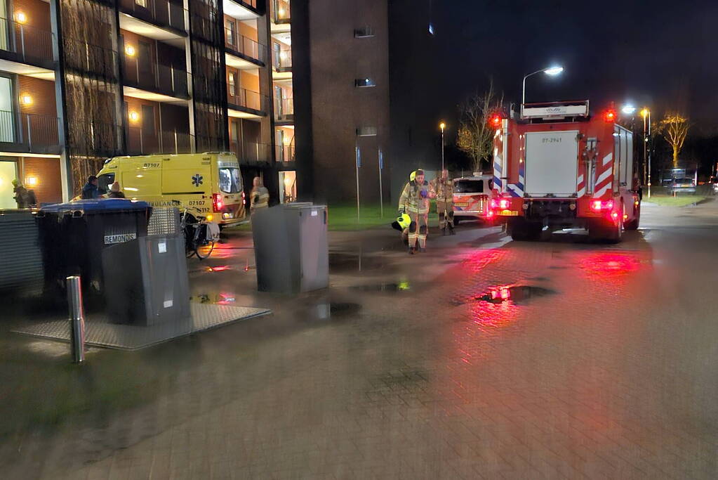 Omgeving afgezet bij incident in flatgebouw