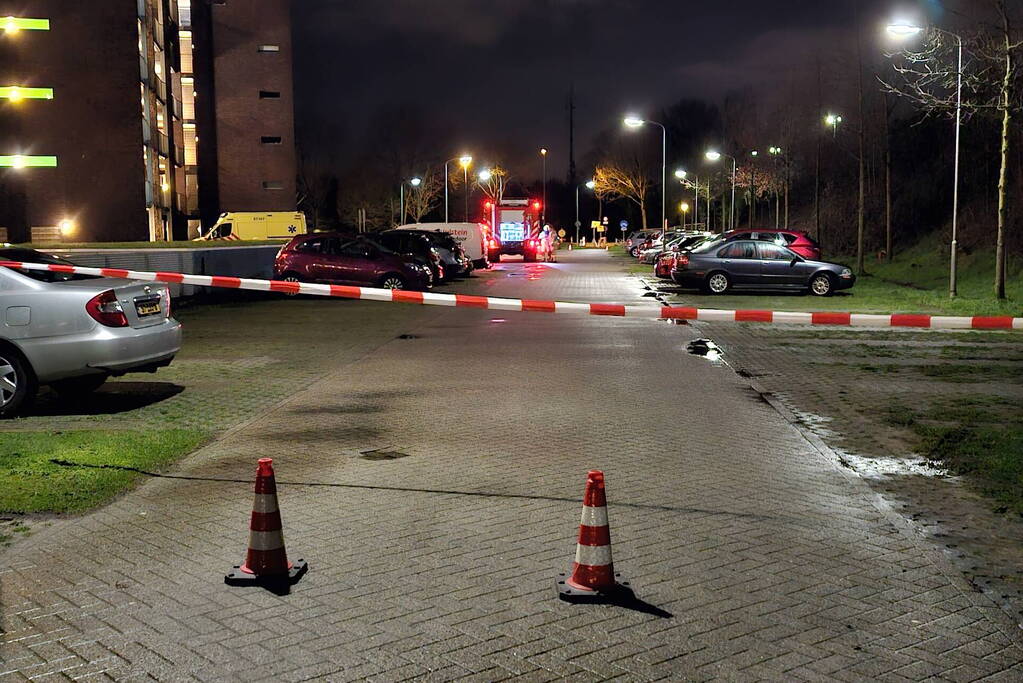 Omgeving afgezet bij incident in flatgebouw