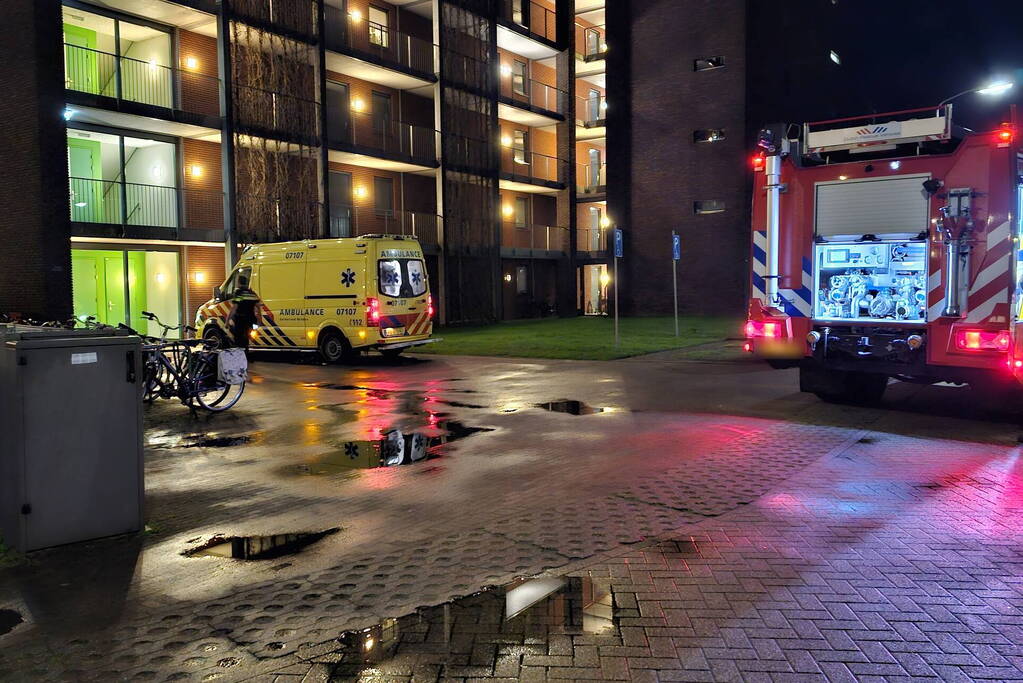 Omgeving afgezet bij incident in flatgebouw