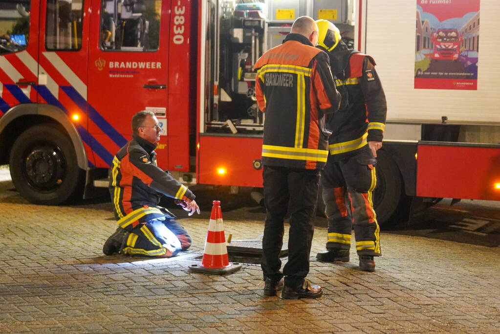 Sterke benzinelucht in riool