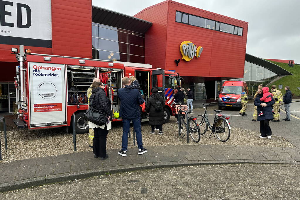 Brandweerthema bij kleuterbioscoop