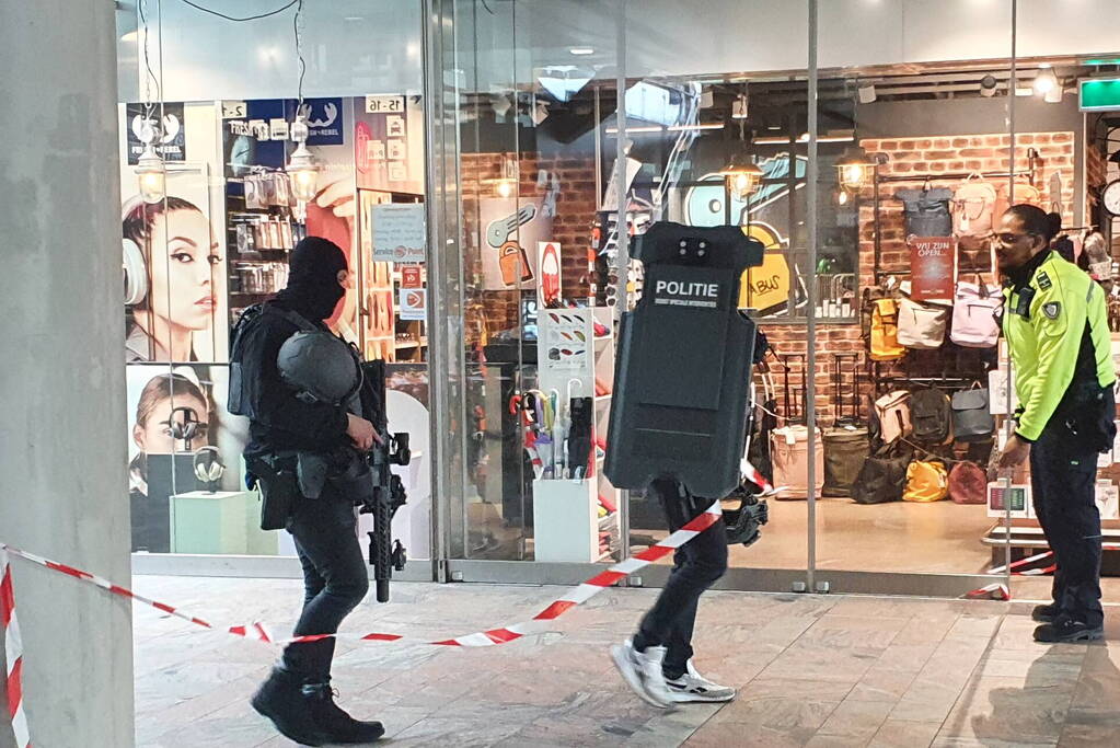 Massale inzet politie vanwege mogelijk vuurwapen