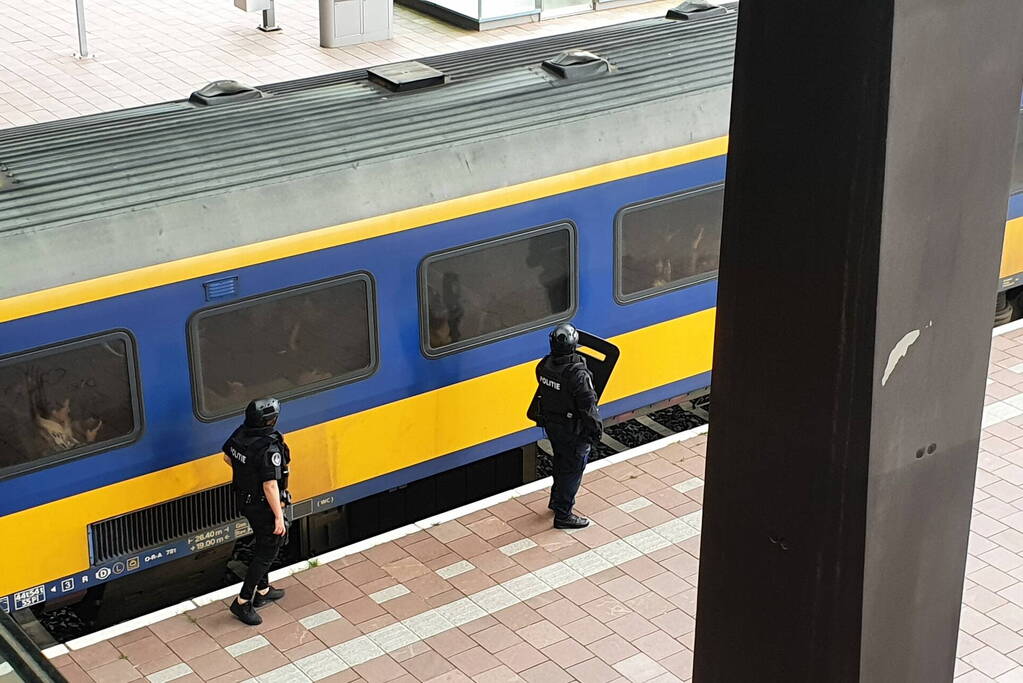 Massale inzet politie vanwege mogelijk vuurwapen