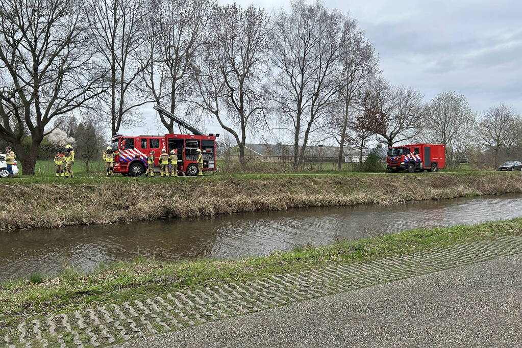 Brandweer zoekt naar persoon in water