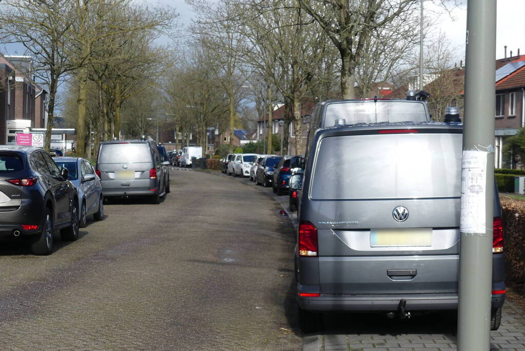 Overleden man aangetroffen in woning, politie start onderzoek