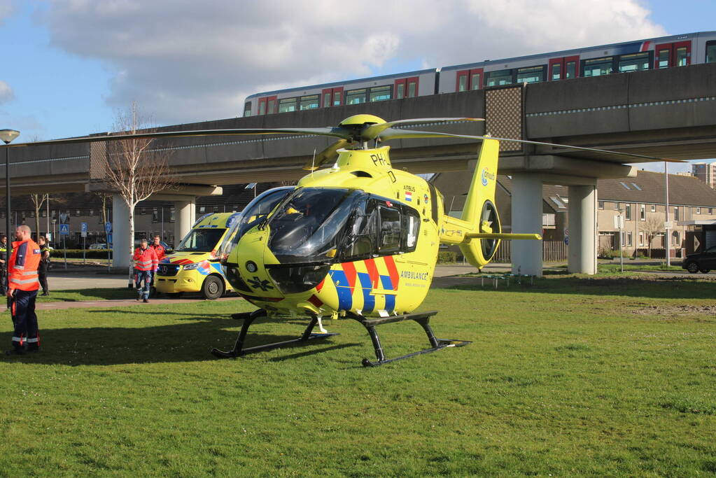 Trauma-arts per helikopter ingevlogen ter assistentie van ambulance