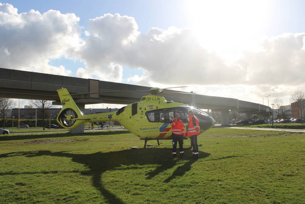 Trauma-arts per helikopter ingevlogen ter assistentie van ambulance