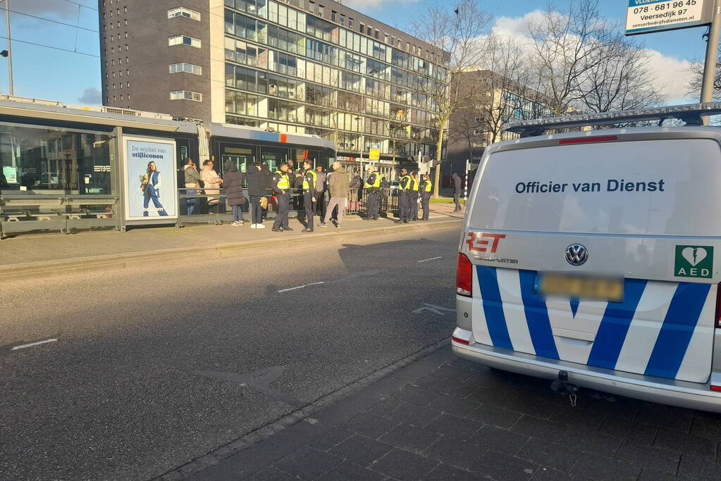 Tramverkeer richting Kuip plat door lastige reiziger en kapotte tram